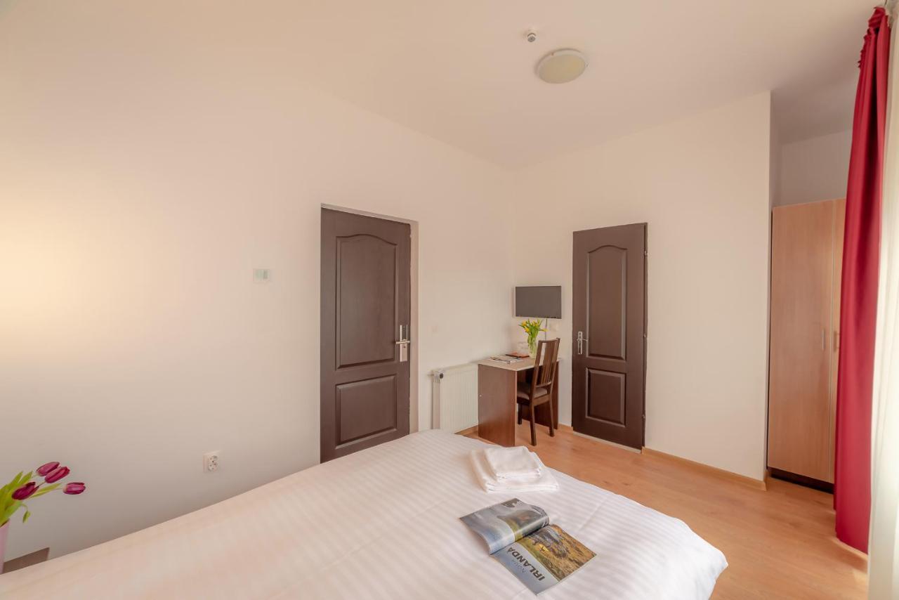 Pension Cluj Екстериор снимка