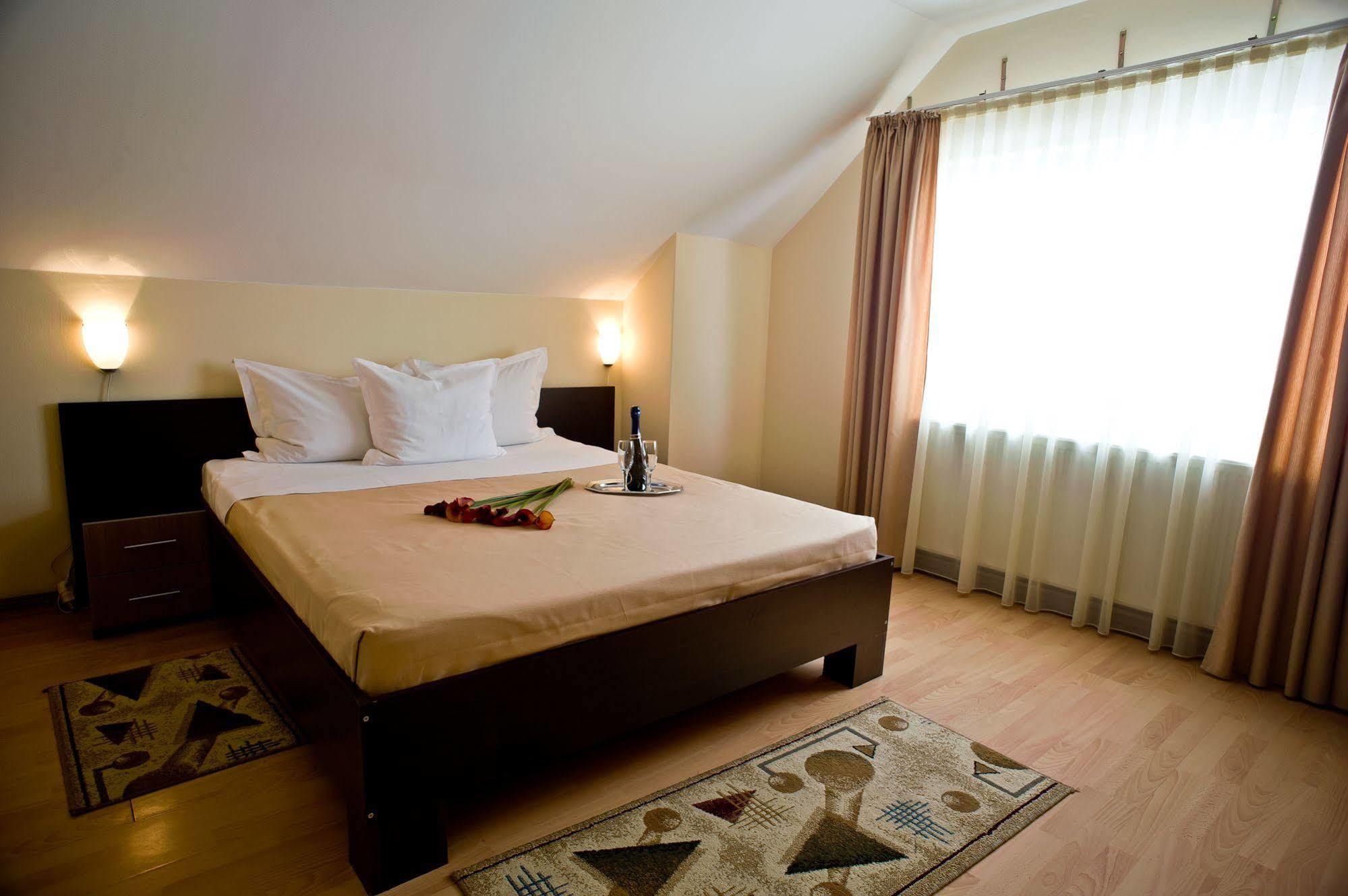 Pension Cluj Екстериор снимка